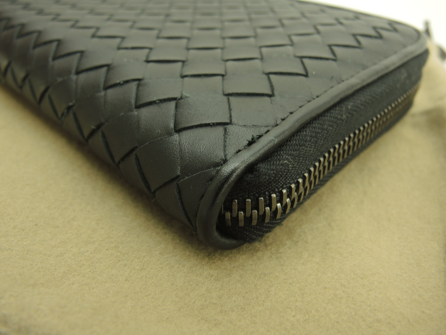 ボッテガヴェネタ ジップ長財布 イントレチャート 黒 ロングウォレット 未使用@B05120206N