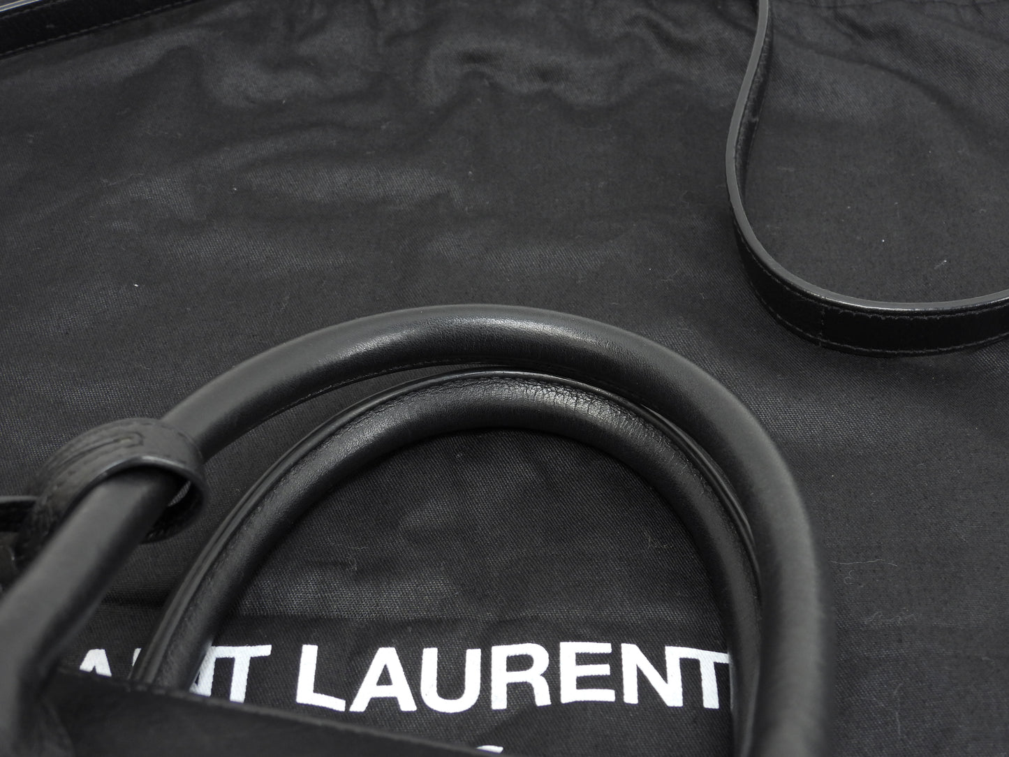 サンローラン サックドジュール スムースレザー 黒 トートバッグ ハンドバッグ YSL@VLR324823-1013