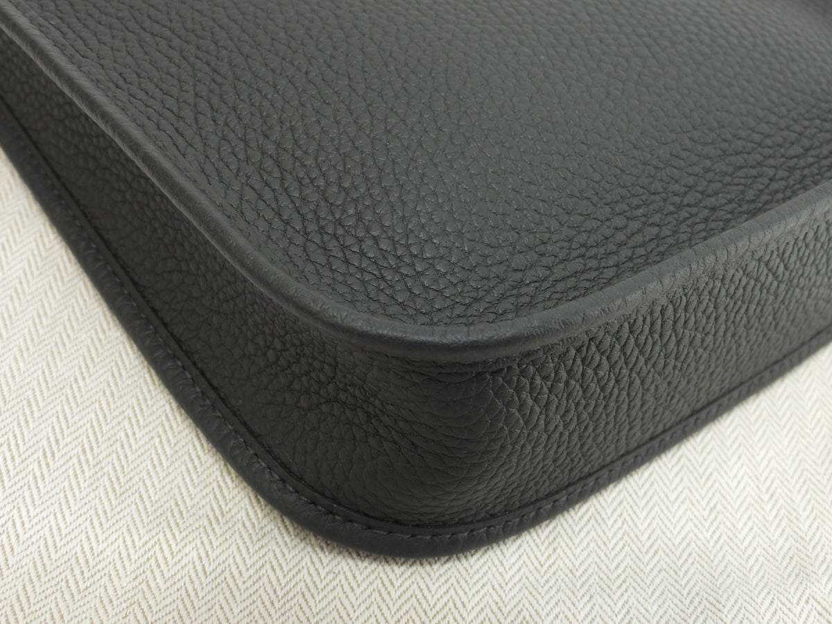 エルメス エヴリンTPM トリヨンクレマンス 黒 ゴールド金具 ポシェットバッグ 新品@K