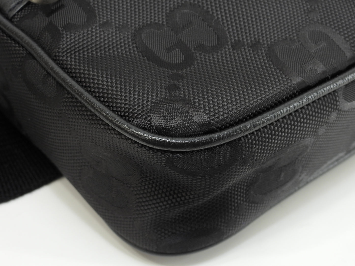 グッチ ベルトバッグ GG ナイロン革黒 ボディバッグ ウエストバッグ 新品同様@ 35
