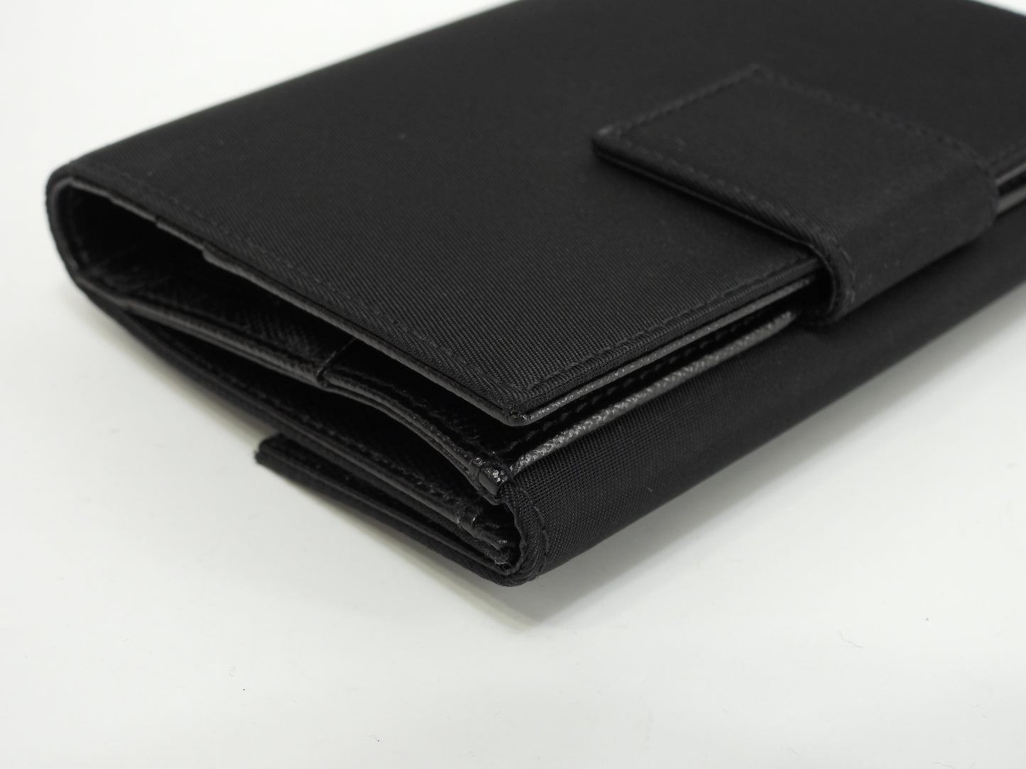 プラダ コンパクトウォレット ナイロン/サフィアーノ 黒 Wホック財布 未使用@129