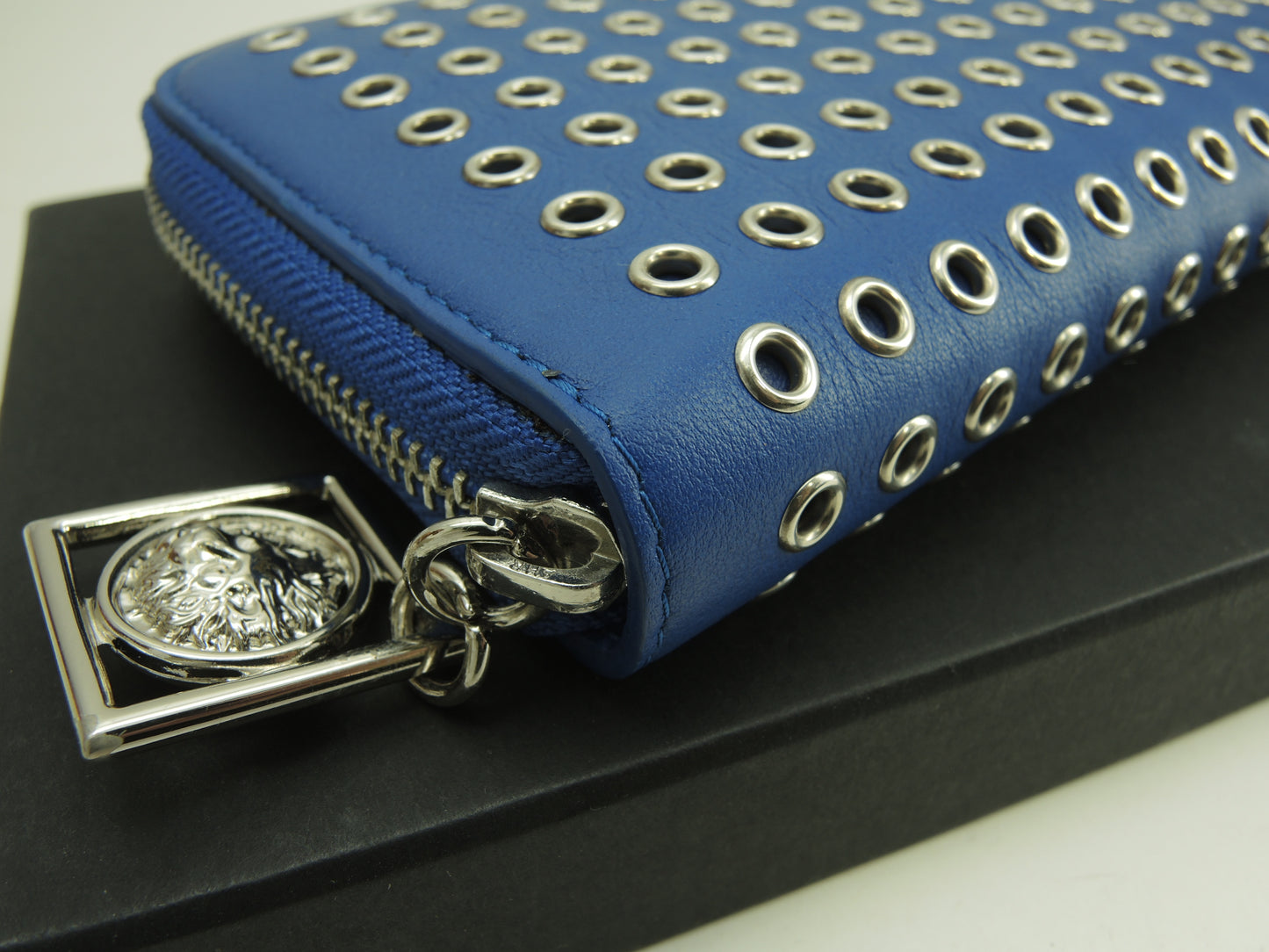 ヴェルサスヴェルサーチ ラウンドジップ長財布 リング金具 レザー青 ロングウォレット 未使用@ 1