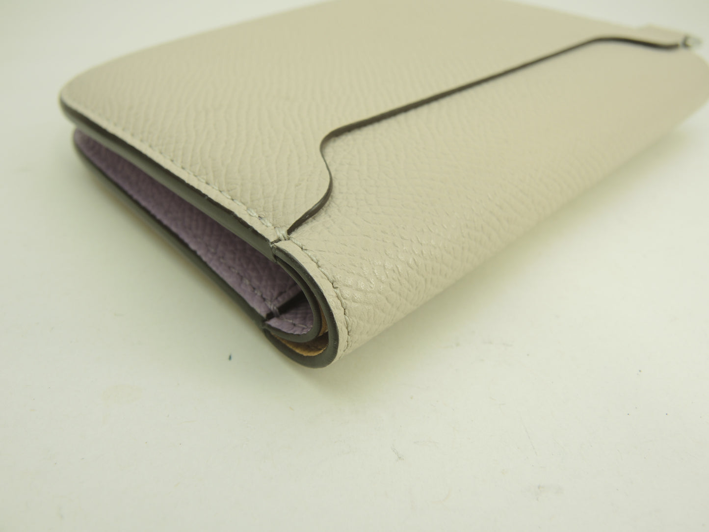 デルボー 2折財布 ヴァガボンドコンパクト 型押レザー/グレージュ@K13Z