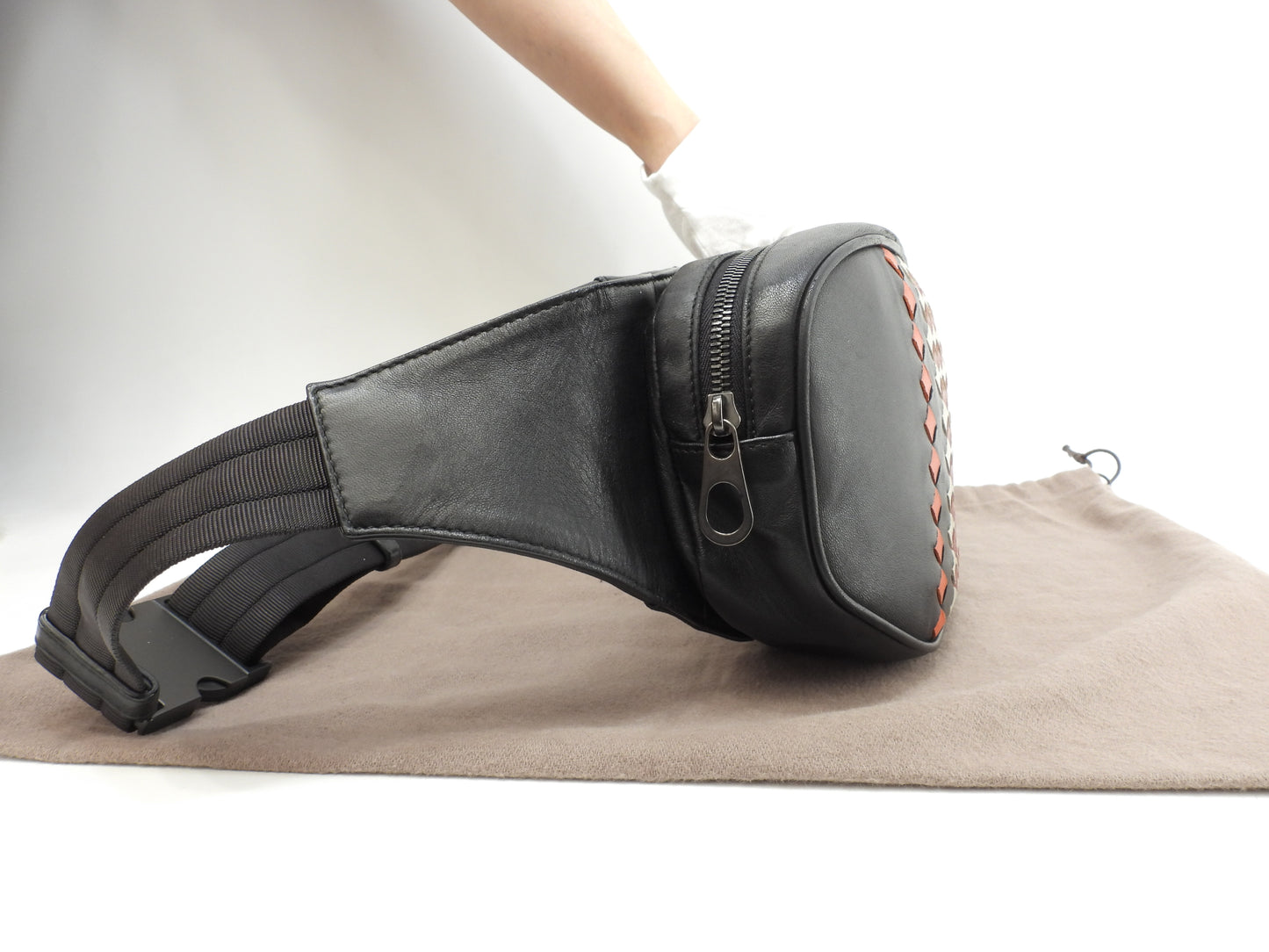 ボッテガヴェネタ ボディバッグ イントレチャート レザー黒 斜掛ショルダーバッグバムバッグ@B07843435K