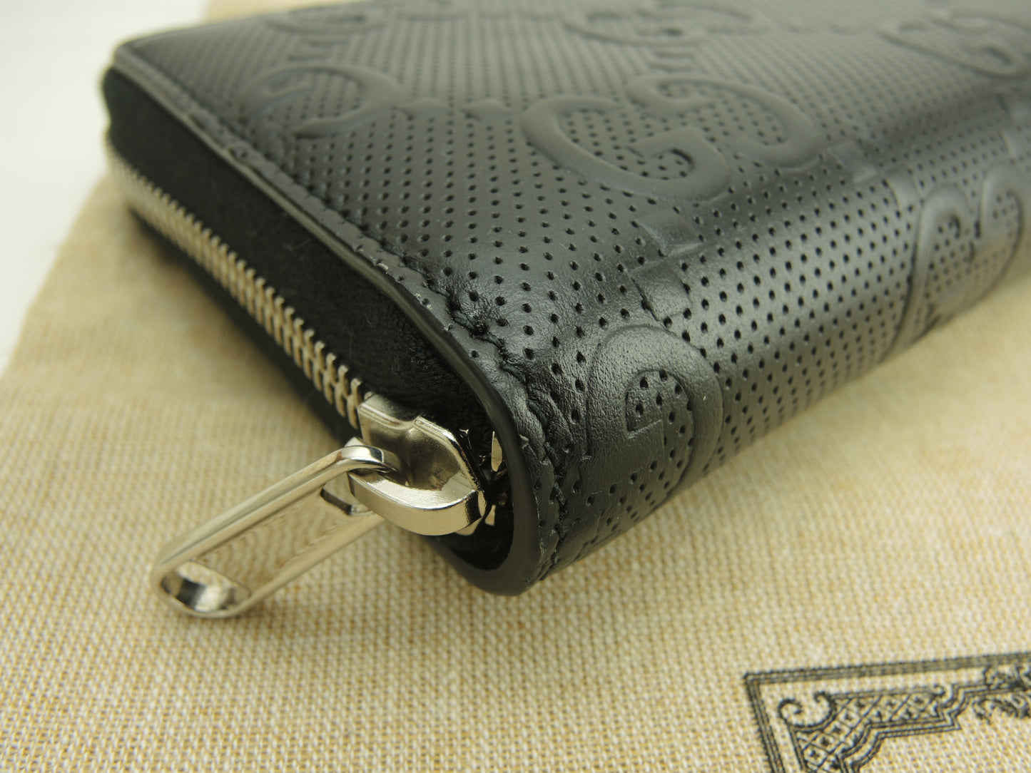 グッチ ロングウォレット ビッグGGエンボス レザー黒 ラウンドジップ長財布 未使用@ 1