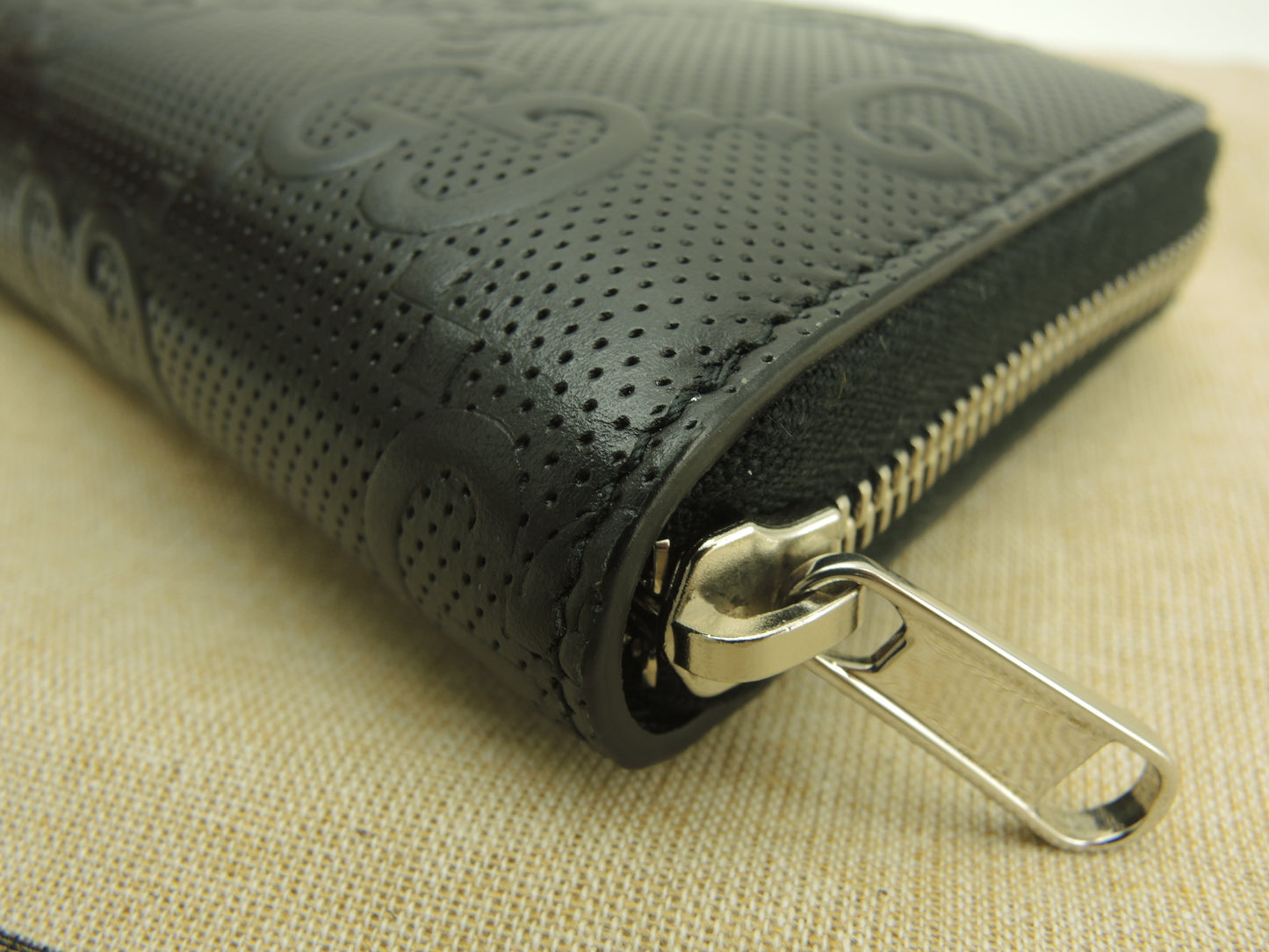 グッチ ロングウォレット ビッグGGエンボス レザー黒 ラウンドジップ長財布 未使用@ 1