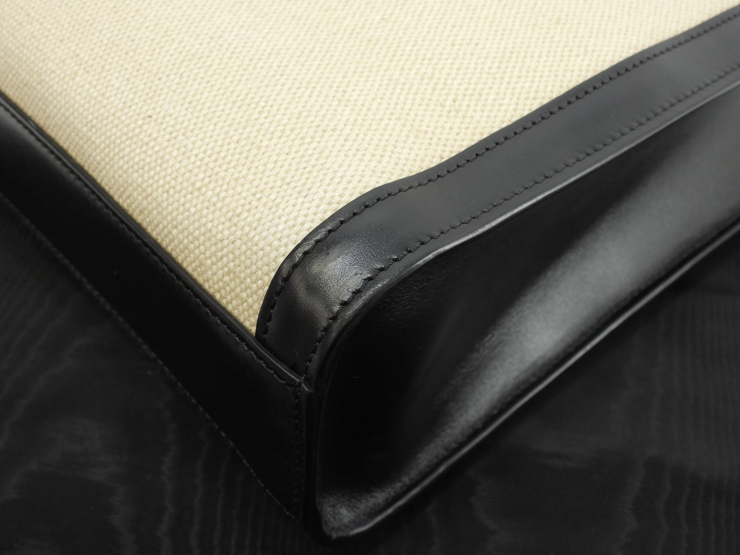 セリーヌ ミディアムバーティカルカバ コットン革 ベージュ黒 s付ハンドバッグ トートバッグ@S-AN-4231