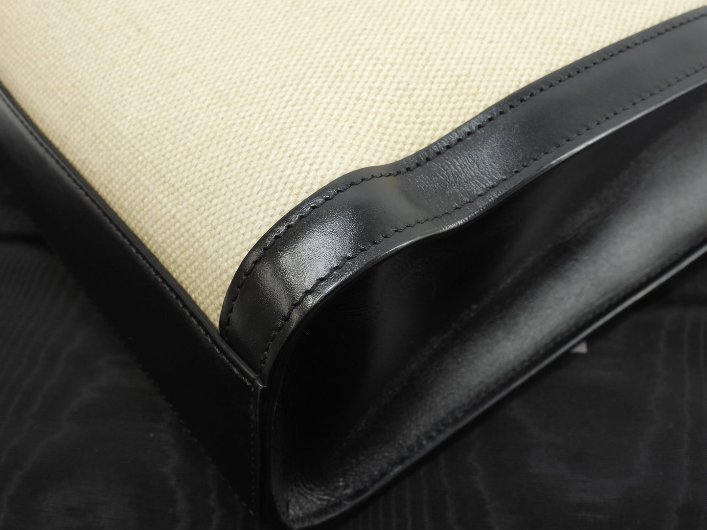 セリーヌ ミディアムバーティカルカバ コットン革 ベージュ黒 s付ハンドバッグ トートバッグ@S-AN-4231