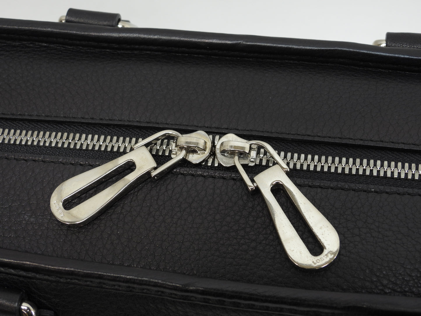 ロエベ アマソナ28 シルバー金具 型押レザー黒 ハンドバッグ アナグラム@011107