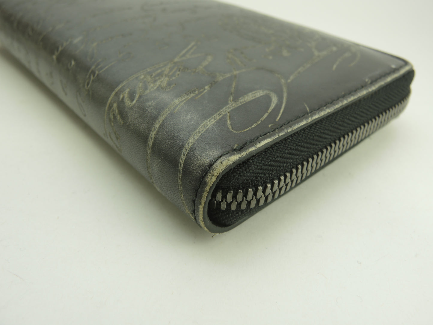 ベルルッティ イタウバ カリグラフィ レザー黒 ジップ長財布 ロングウォレット@E1117
