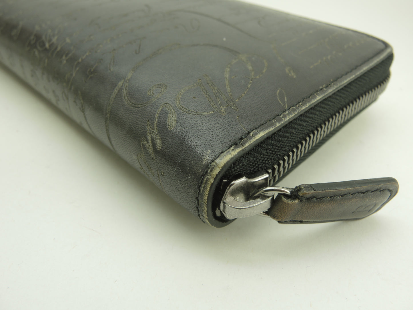 ベルルッティ イタウバ カリグラフィ レザー黒 ジップ長財布 ロングウォレット@E1117