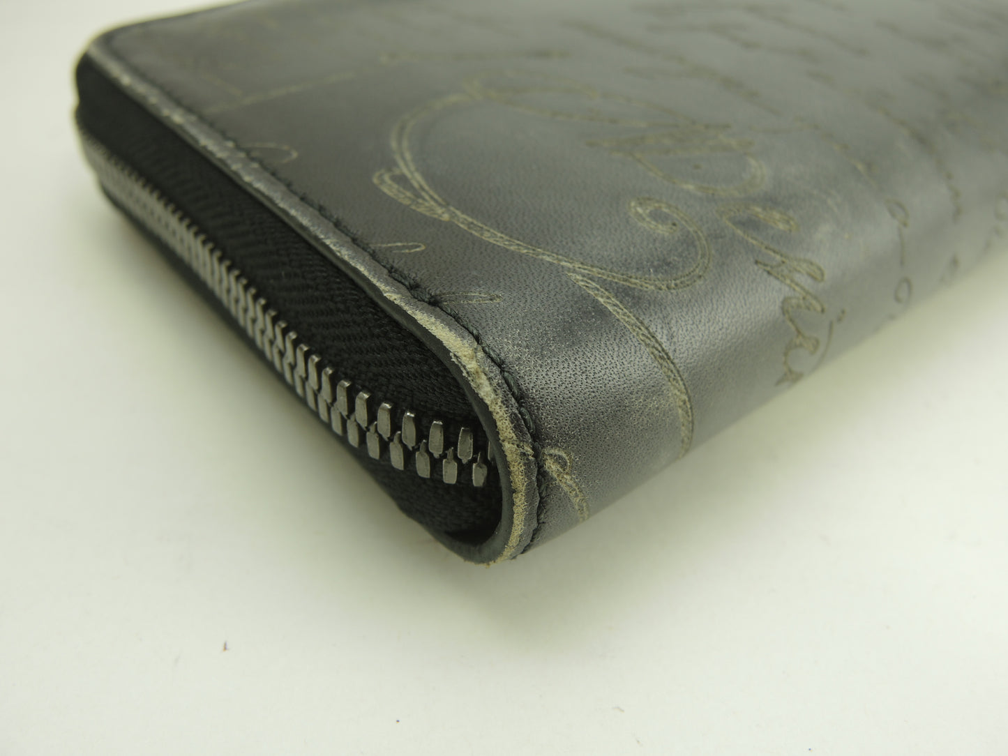 ベルルッティ イタウバ カリグラフィ レザー黒 ジップ長財布 ロングウォレット@E1117