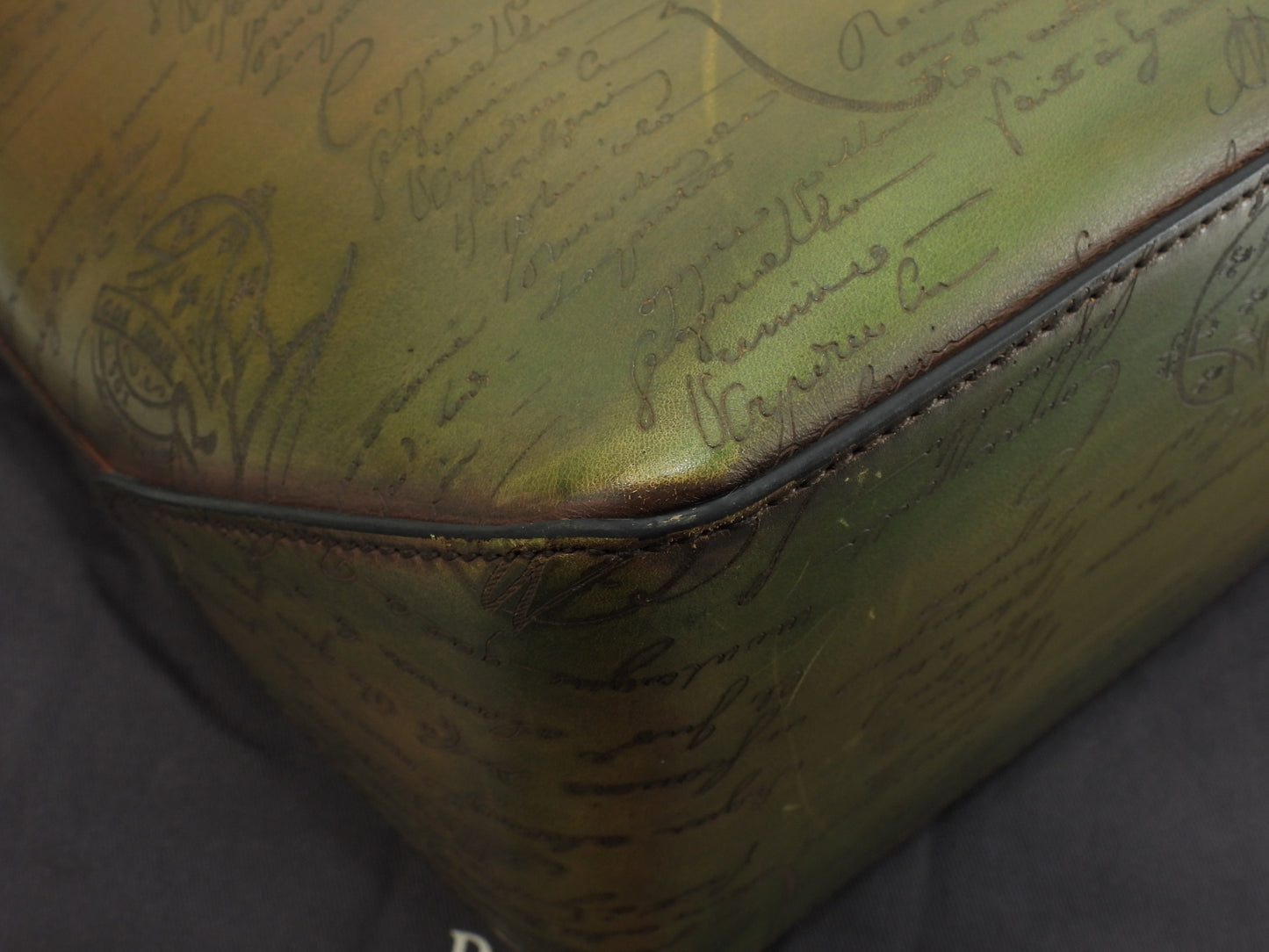 ベルルッティ トゥジュール カリグラフィ レザー緑茶 メンズ トートバッグ 新型 極美品@A0230P