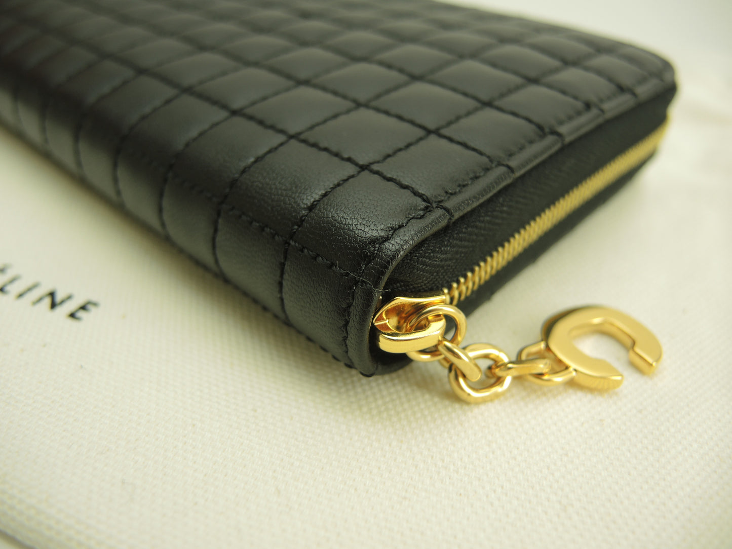 セリーヌ ロングウォレット Cチャーム キルテッドレザー黒 ラウンドジップ長財布 新品@ 3