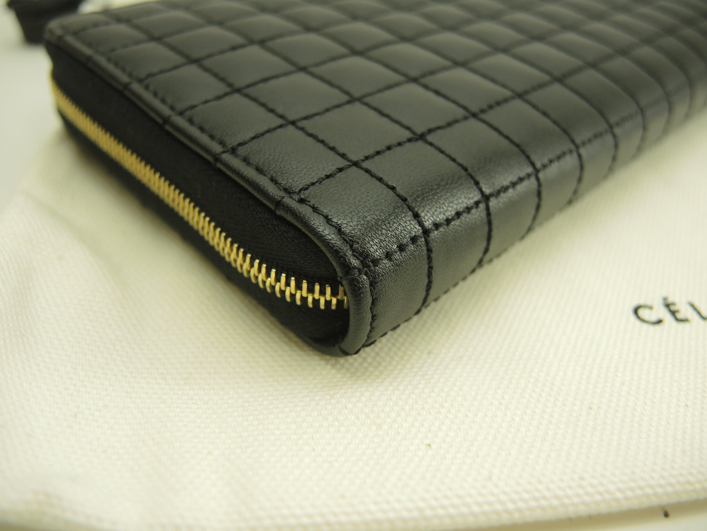セリーヌ ロングウォレット Cチャーム キルテッドレザー黒 ラウンドジップ長財布 新品@ 3