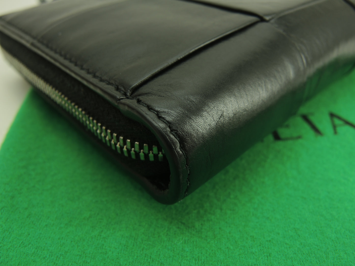 ボッテガヴェネタ ロングウォレット カセット レザー黒 ジップ長財布 未使用@P02246432R