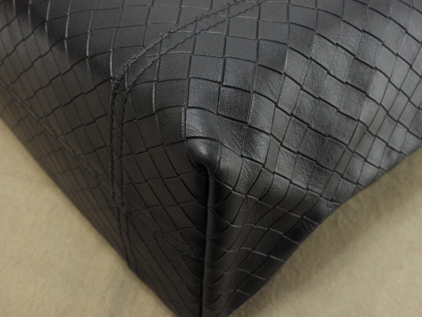 ボッテガヴェネタ トートバッグ中 イントレッチオ レザー黒 ショルダーバッグ 極美品@B01660638G