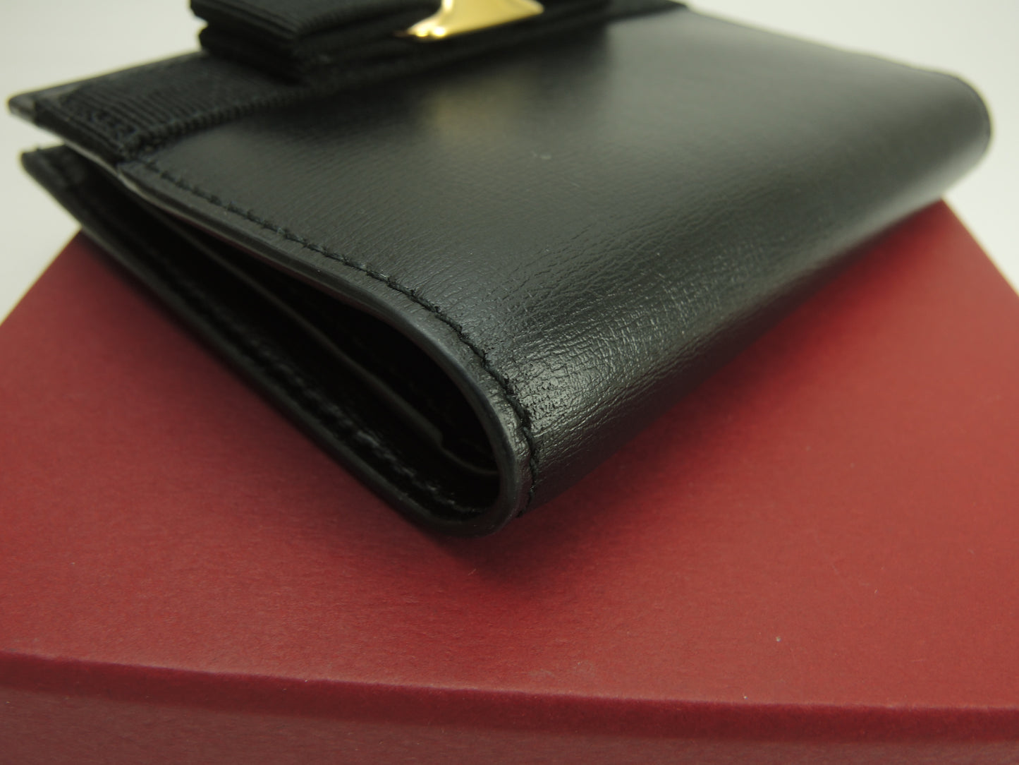 サルヴァトーレフェラガモ コンパクトウォレット ヴァラリボン レザー黒スモール財布 極美品@JP22E009