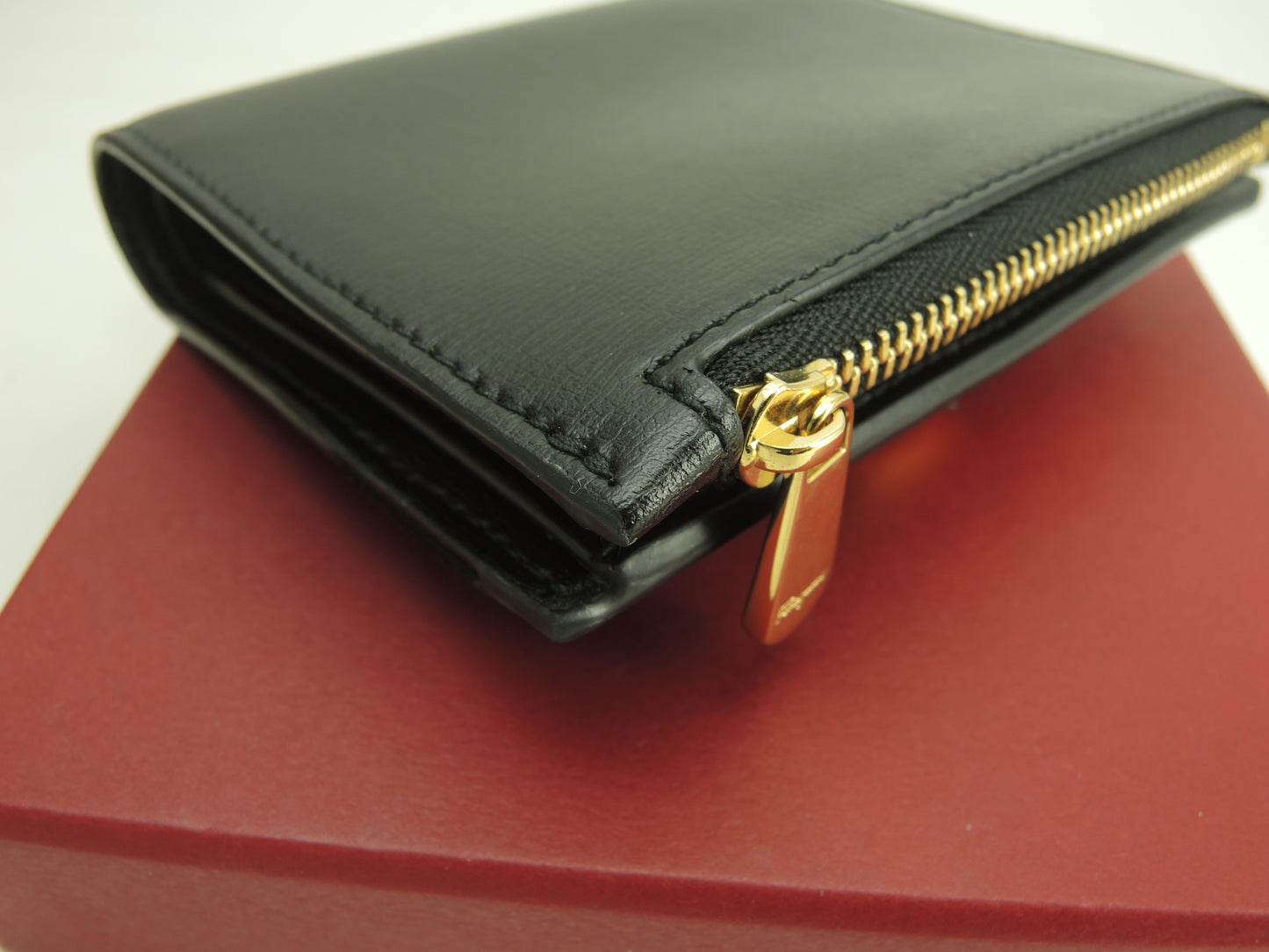 サルヴァトーレフェラガモ コンパクトウォレット ヴァラリボン レザー黒スモール財布 極美品@JP22E009