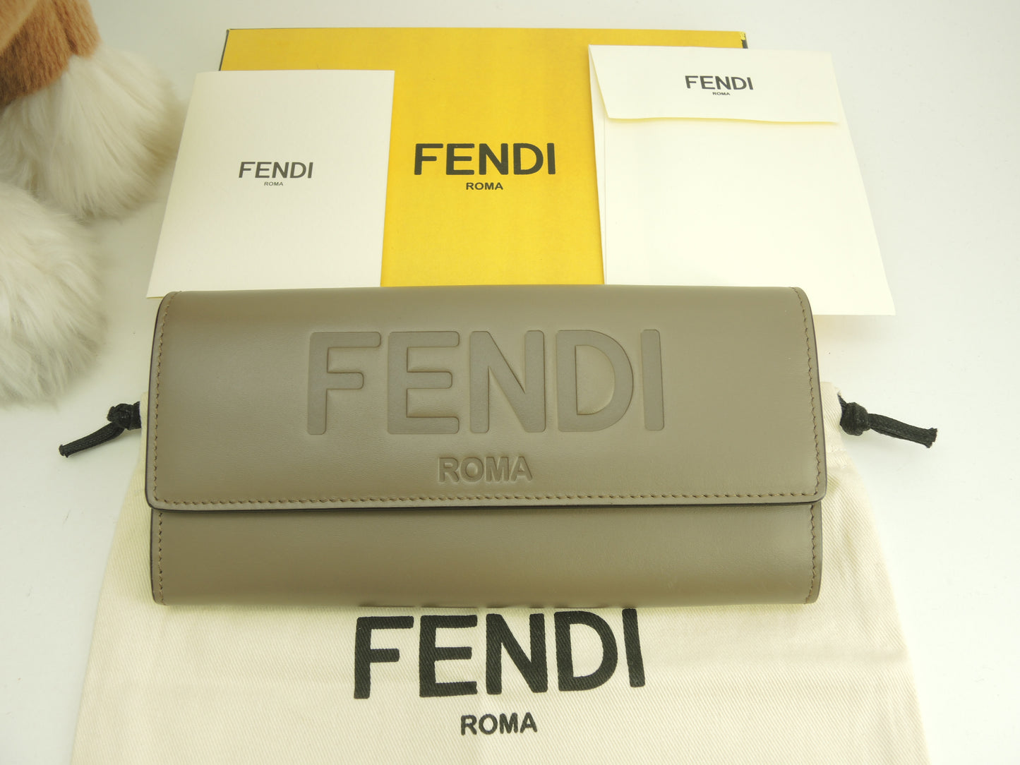 フェンディ 2折長財布 エンボスロゴ レザー灰 コンチネンタルロングウォレット 未使用@ 2