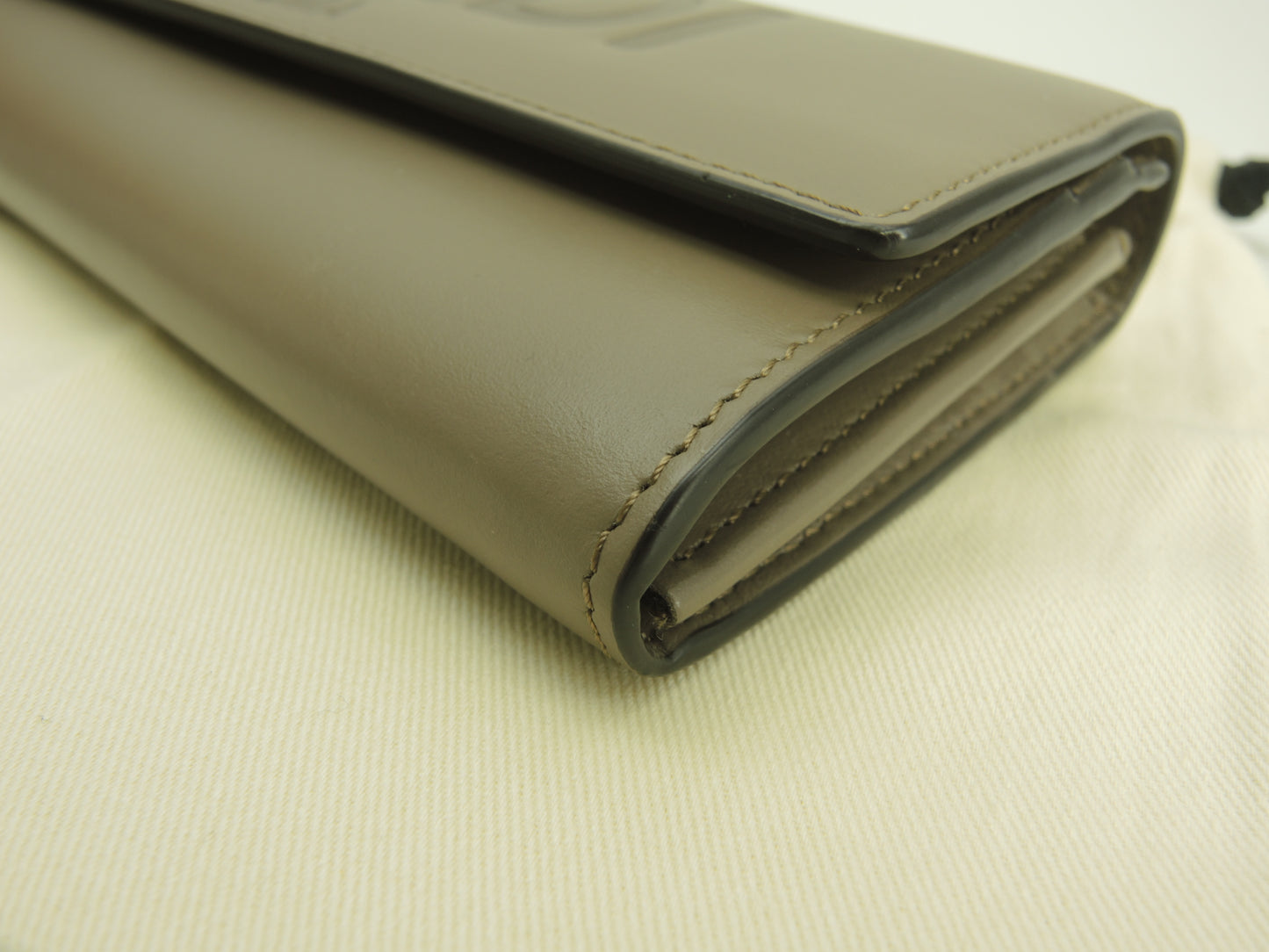 フェンディ 2折長財布 エンボスロゴ レザー灰 コンチネンタルロングウォレット 未使用@ 2