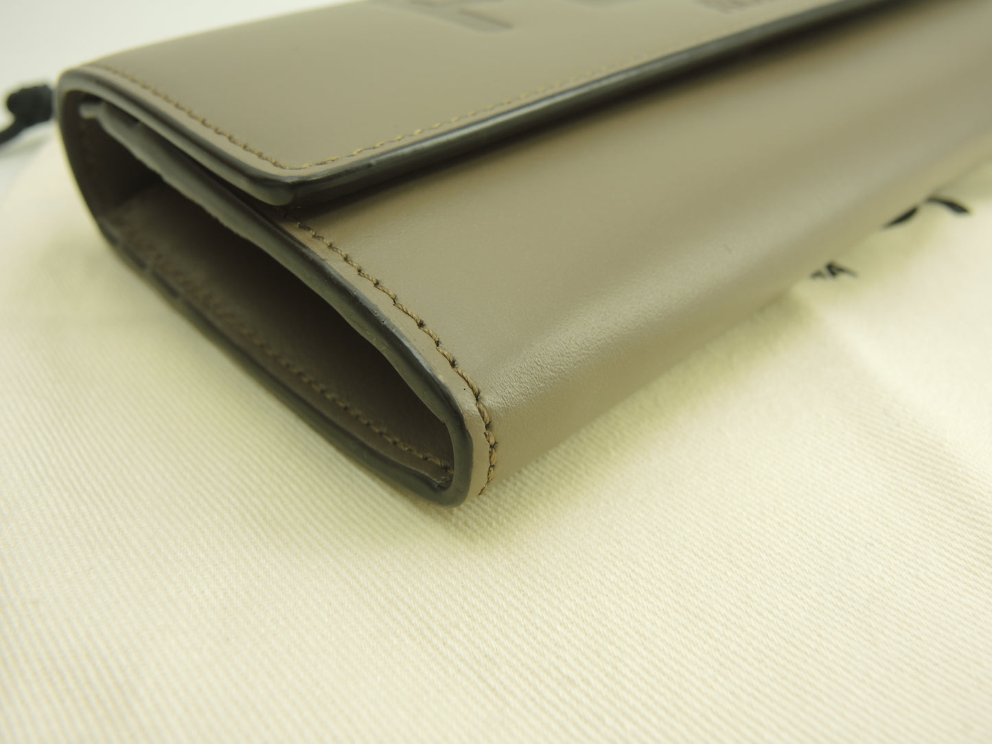 フェンディ 2折長財布 エンボスロゴ レザー灰 コンチネンタルロングウォレット 未使用@ 2