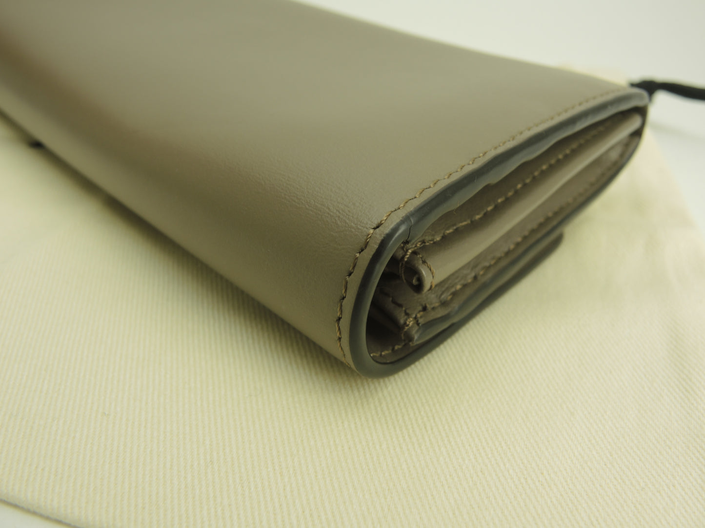 フェンディ 2折長財布 エンボスロゴ レザー灰 コンチネンタルロングウォレット 未使用@ 2