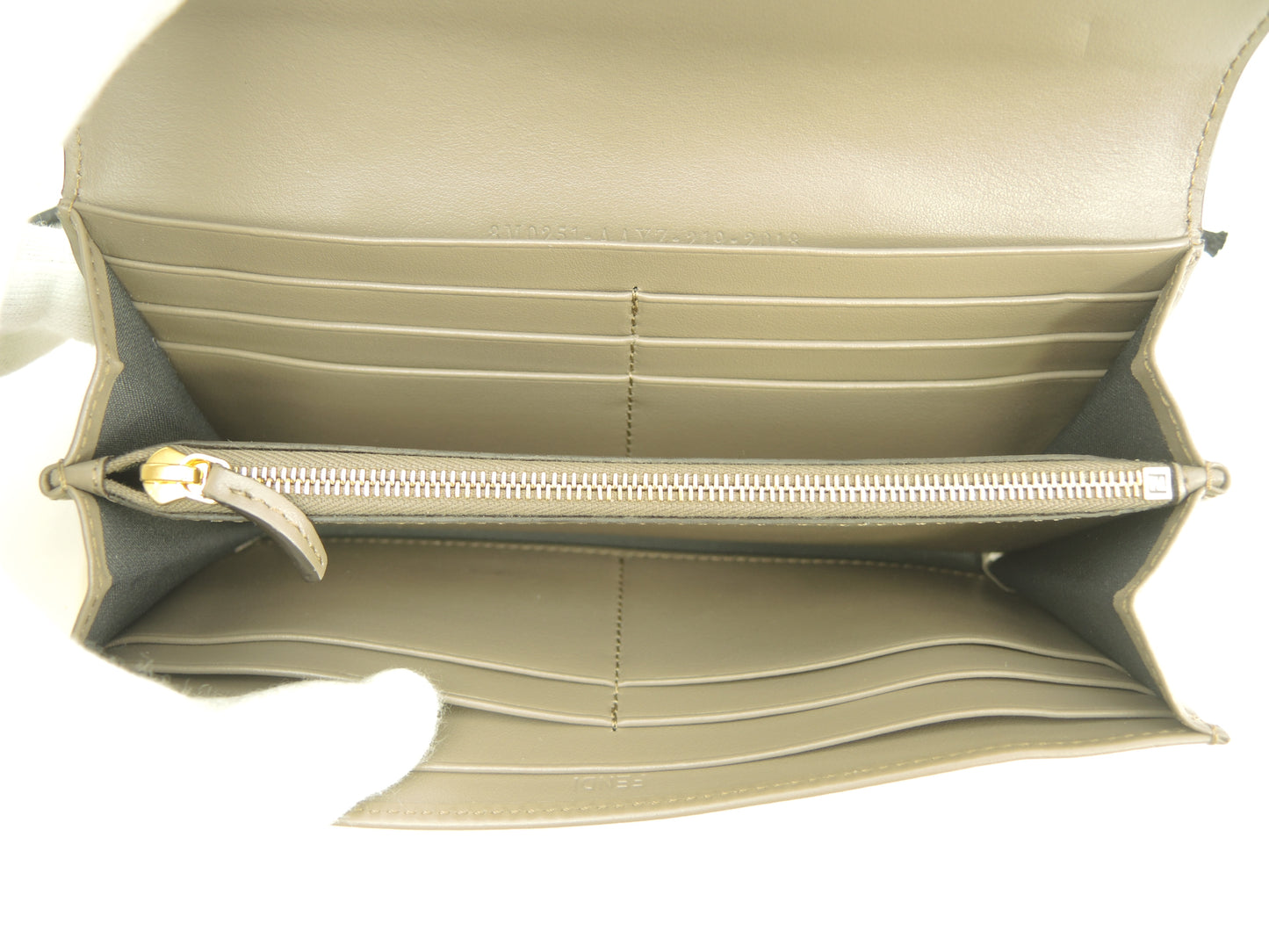 フェンディ 2折長財布 エンボスロゴ レザー灰 コンチネンタルロングウォレット 未使用@ 2