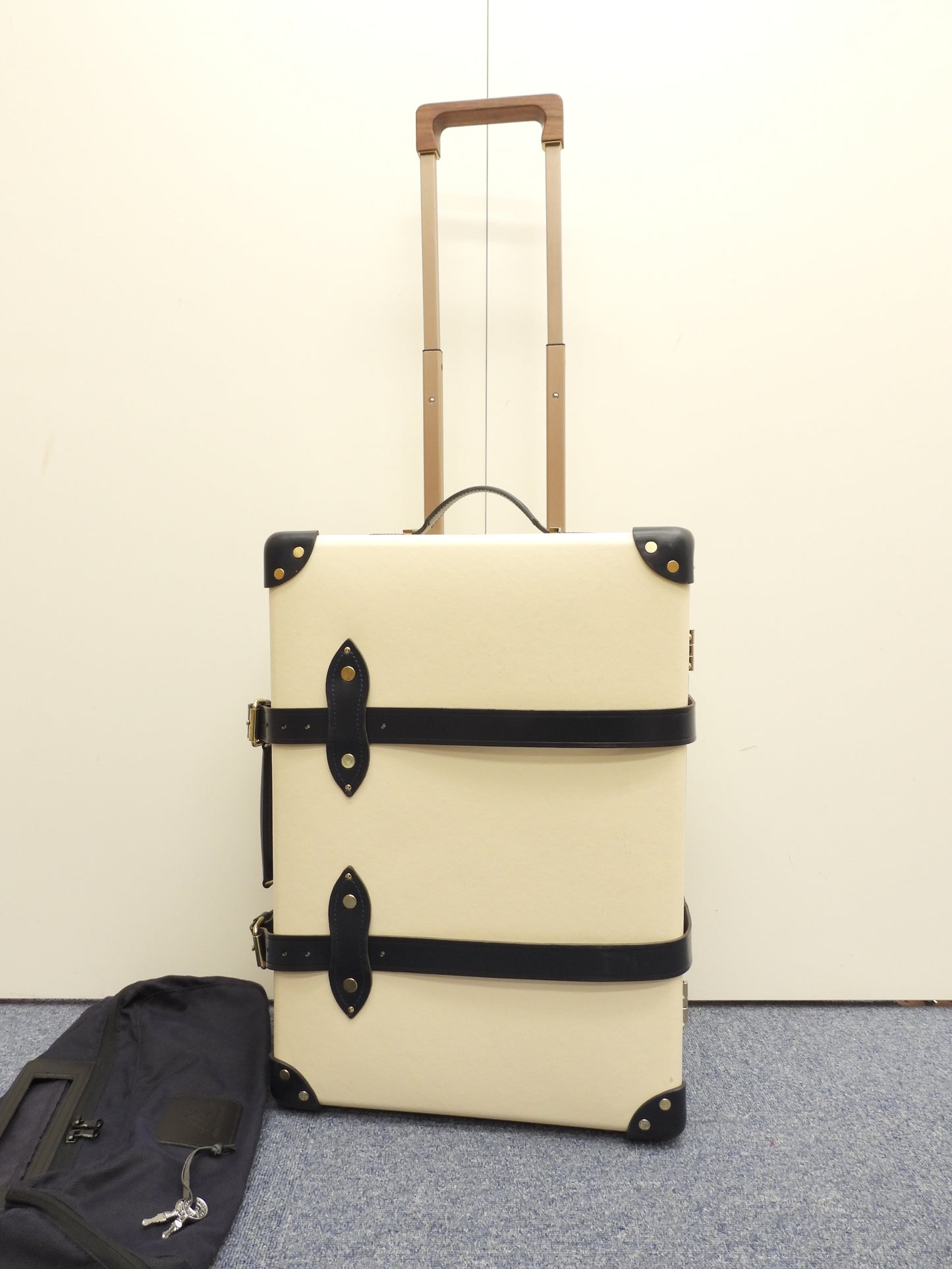 グローブトロッター サファリ キャリーオン クリーム紺 旅行用トロリーバッグ@ 6