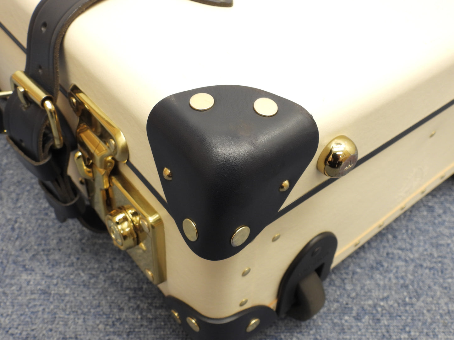 グローブトロッター サファリ キャリーオン クリーム紺 旅行用トロリーバッグ@ 6