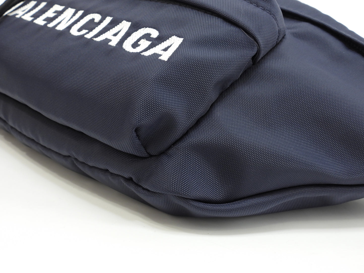 バレンシアガ ベルトバッグ エブリデイ ナイロン紺赤 クロスボディバッグ 極美品@ 49