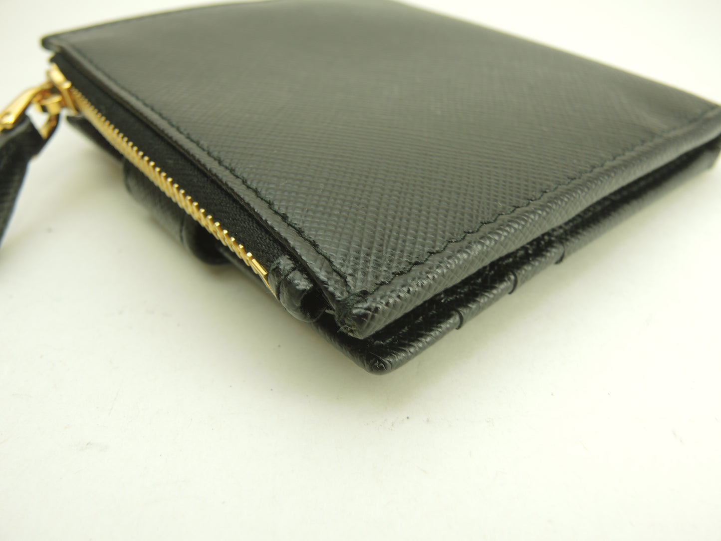 プラダ スモールウォレット 立体ロゴ サフィアーノレザー黒 カード用ポケット付2折財布 未使用@107A 2