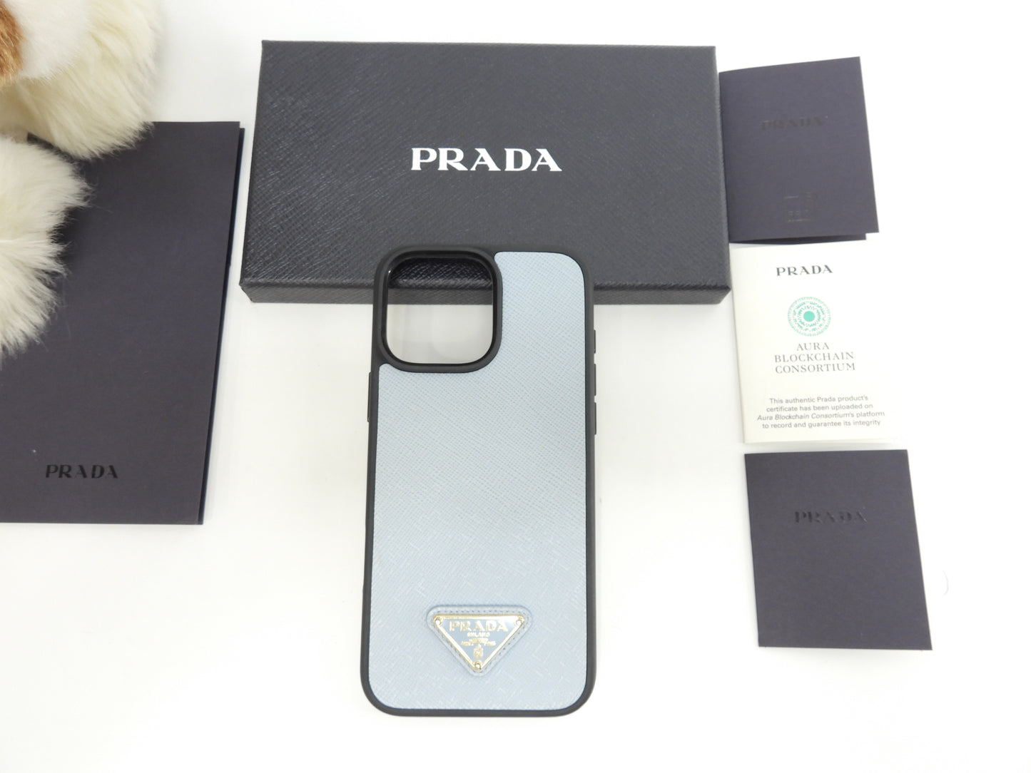 プラダ iphone16proMaxケース サフィアーノ水色 三角金具 アイフォンカバー@ 2