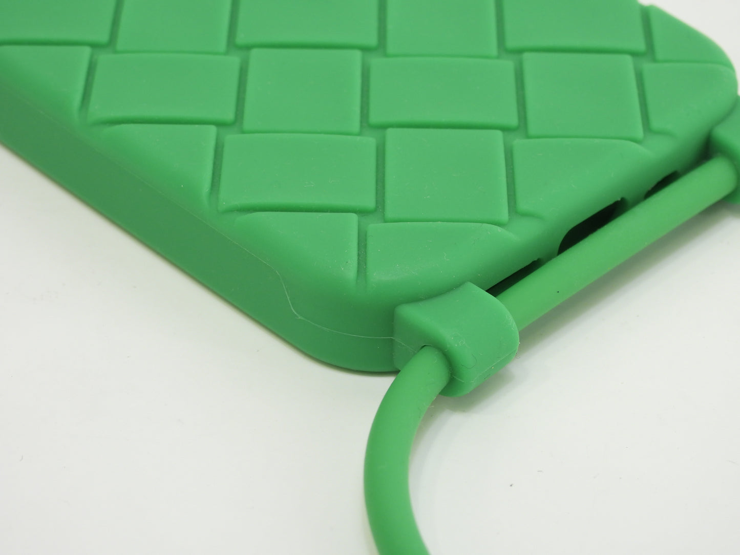 ボッテガヴェネタ s付iphone14Proケース 中イントレチャート シリコン緑 カバー 美品@ 29