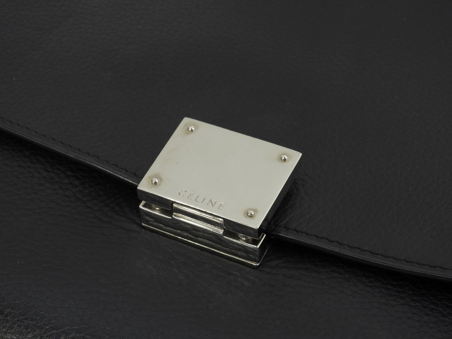 セリーヌ トラペーズ スモール レザー黒 ショルダーストラップ付ハンドバッグ@ 31