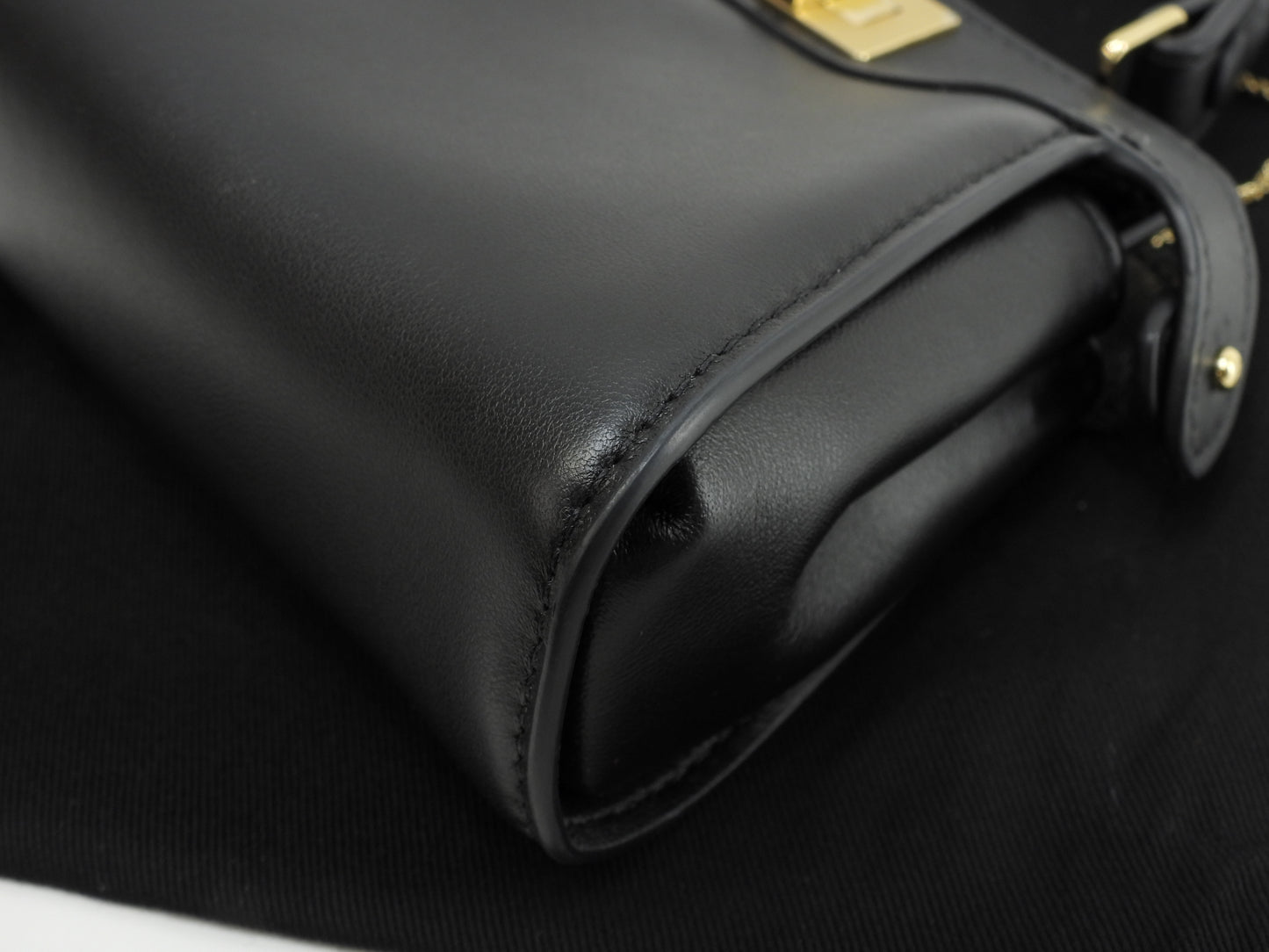 フェンディ ピーカブー ナノ スムースレザー黒 ポシェット クロスボディバッグ 未使用@ 2