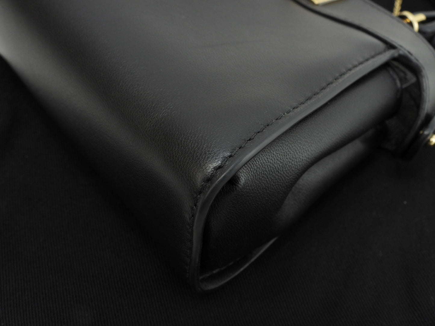 フェンディ ピーカブー ナノ スムースレザー黒 ポシェット クロスボディバッグ 未使用@ 2