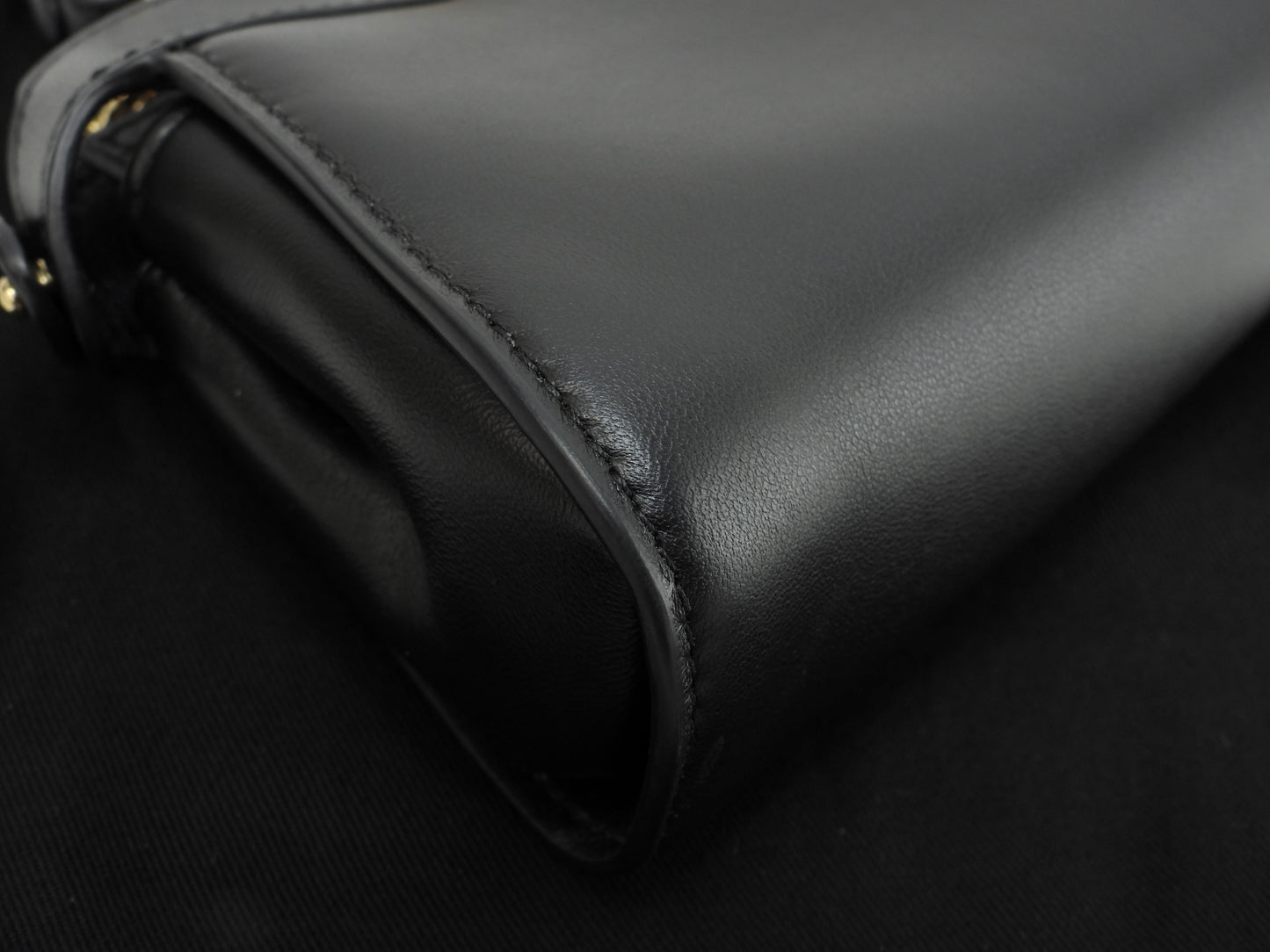 フェンディ ピーカブー ナノ スムースレザー黒 ポシェット クロスボディバッグ 未使用@ 2