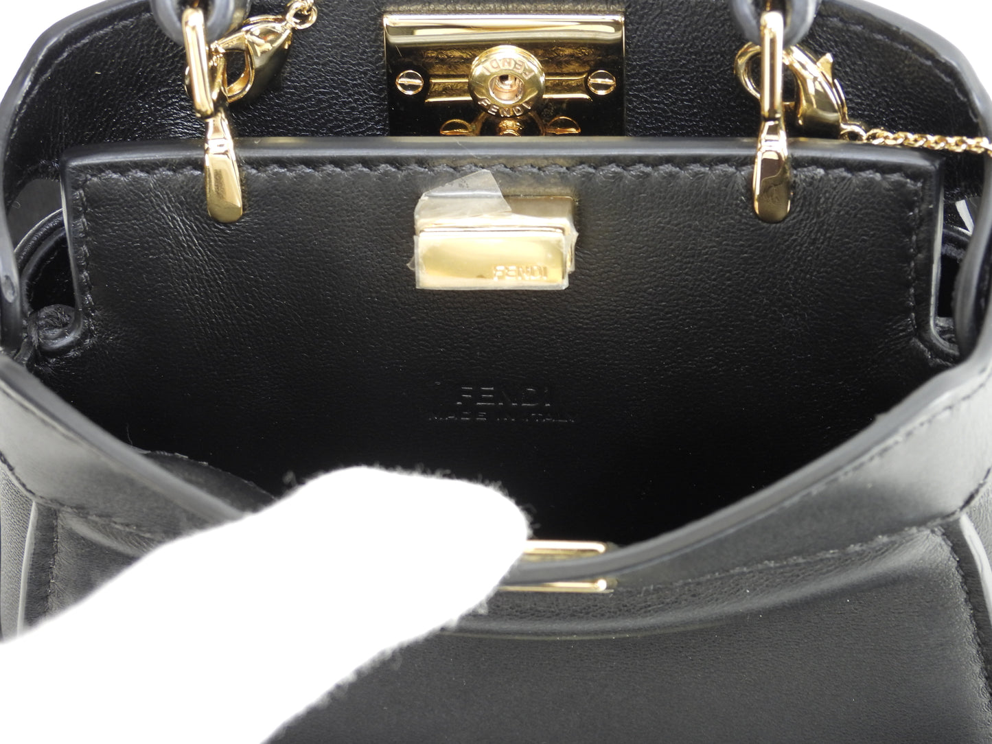 フェンディ ピーカブー ナノ スムースレザー黒 ポシェット クロスボディバッグ 未使用@ 2