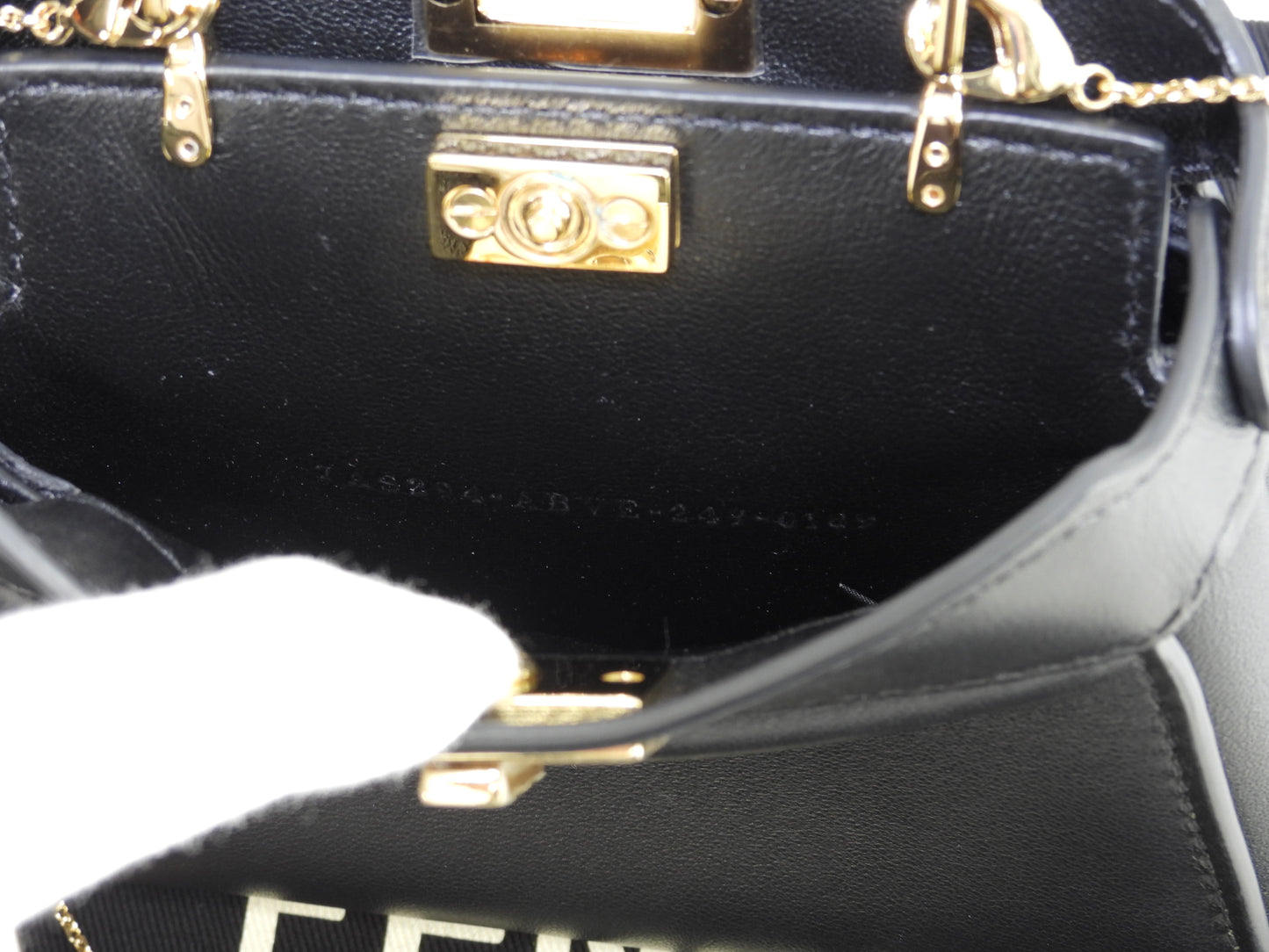 フェンディ ピーカブー ナノ スムースレザー黒 ポシェット クロスボディバッグ 未使用@ 2