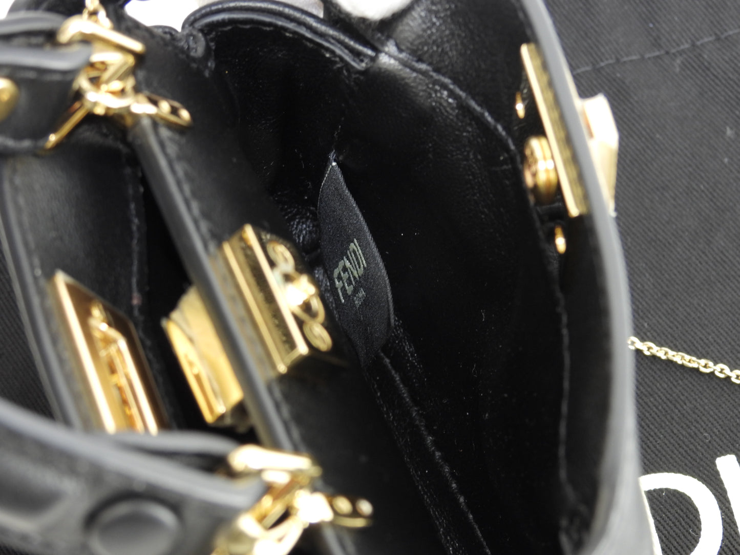 フェンディ ピーカブー ナノ スムースレザー黒 ポシェット クロスボディバッグ 未使用@ 2