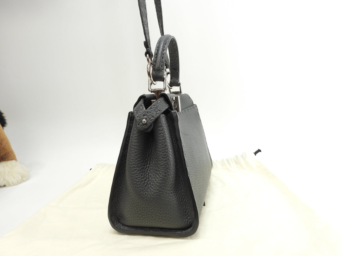 フェンディ ピーカブー アイコニックエッセンシャリー セレリアレザー濃灰 ミニハンドバッグ ポシェット 極美品@ 2
