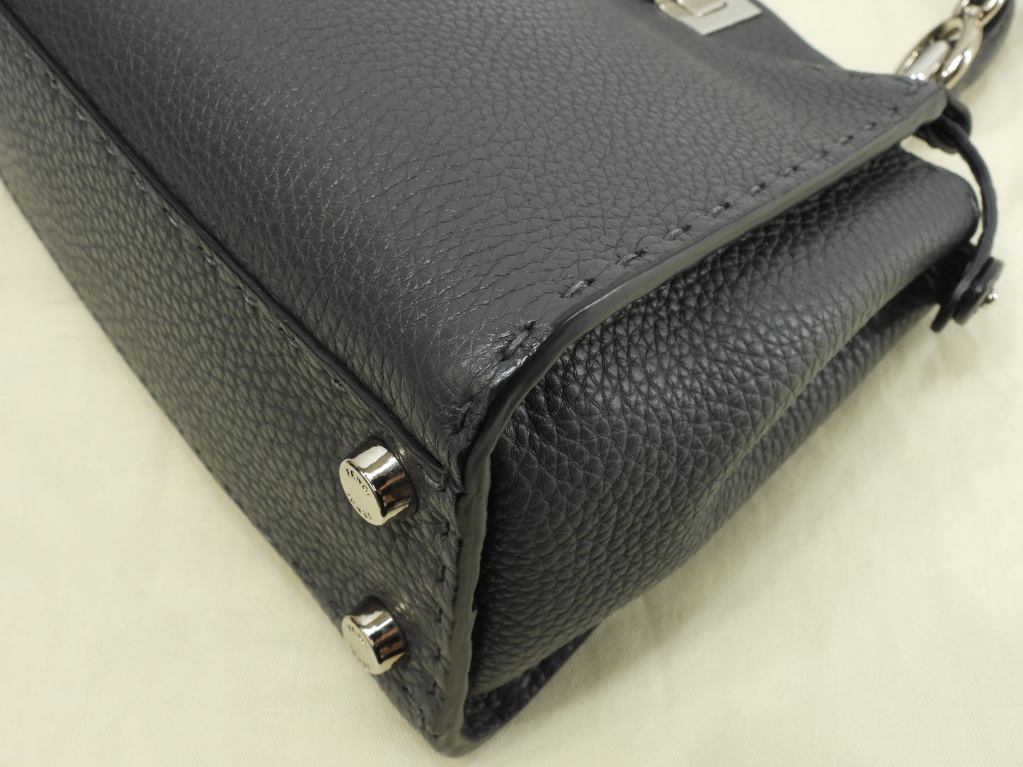 フェンディ ピーカブー アイコニックエッセンシャリー セレリアレザー濃灰 ミニハンドバッグ ポシェット 極美品@ 2