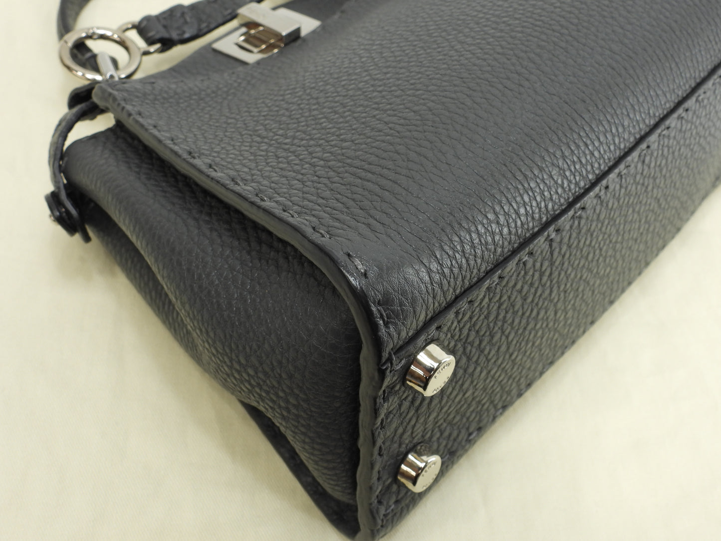 フェンディ ピーカブー アイコニックエッセンシャリー セレリアレザー濃灰 ミニハンドバッグ ポシェット 極美品@ 2