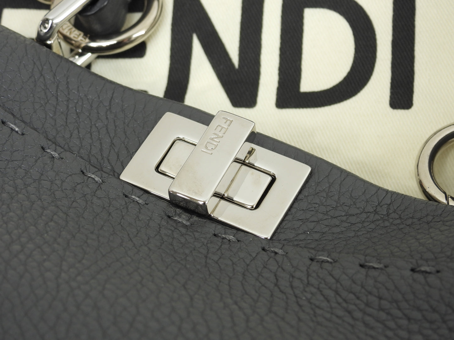 フェンディ ピーカブー アイコニックエッセンシャリー セレリアレザー濃灰 ミニハンドバッグ ポシェット 極美品@ 2