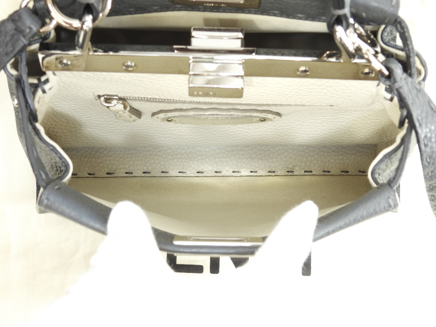 フェンディ ピーカブー アイコニックエッセンシャリー セレリアレザー濃灰 ミニハンドバッグ ポシェット 極美品@ 2