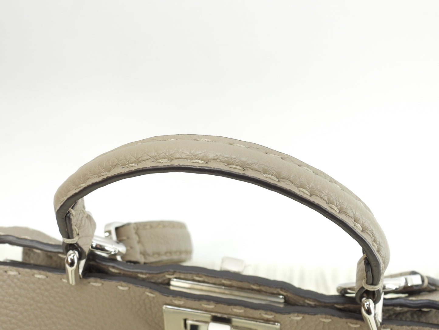 フェンディ ピーカブーミニ ISeeU セレリアレザー灰 ポシェット スモールハンドバッグ 新品同様@ 2