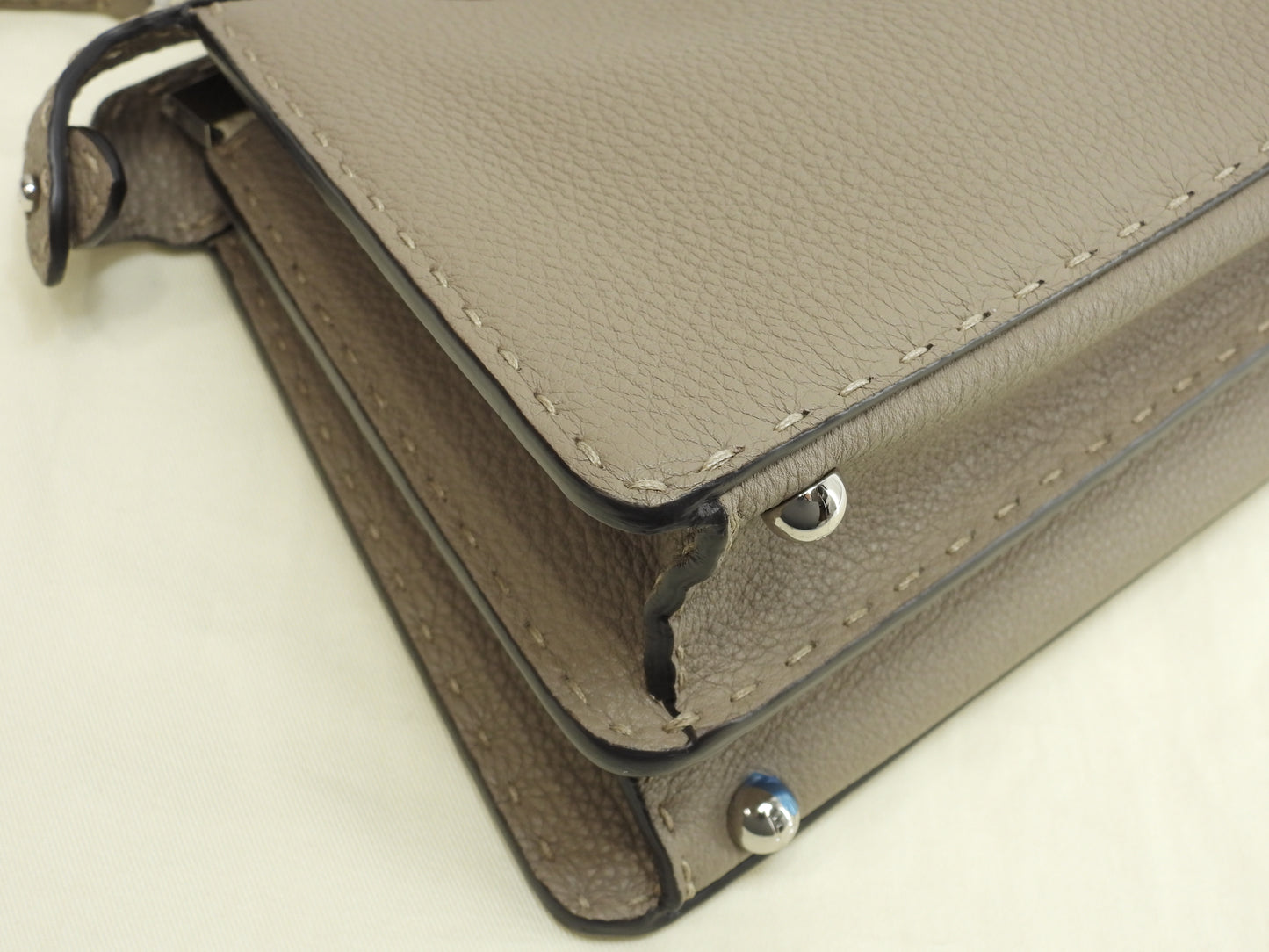 フェンディ ピーカブーミニ ISeeU セレリアレザー灰 ポシェット スモールハンドバッグ 新品同様@ 2