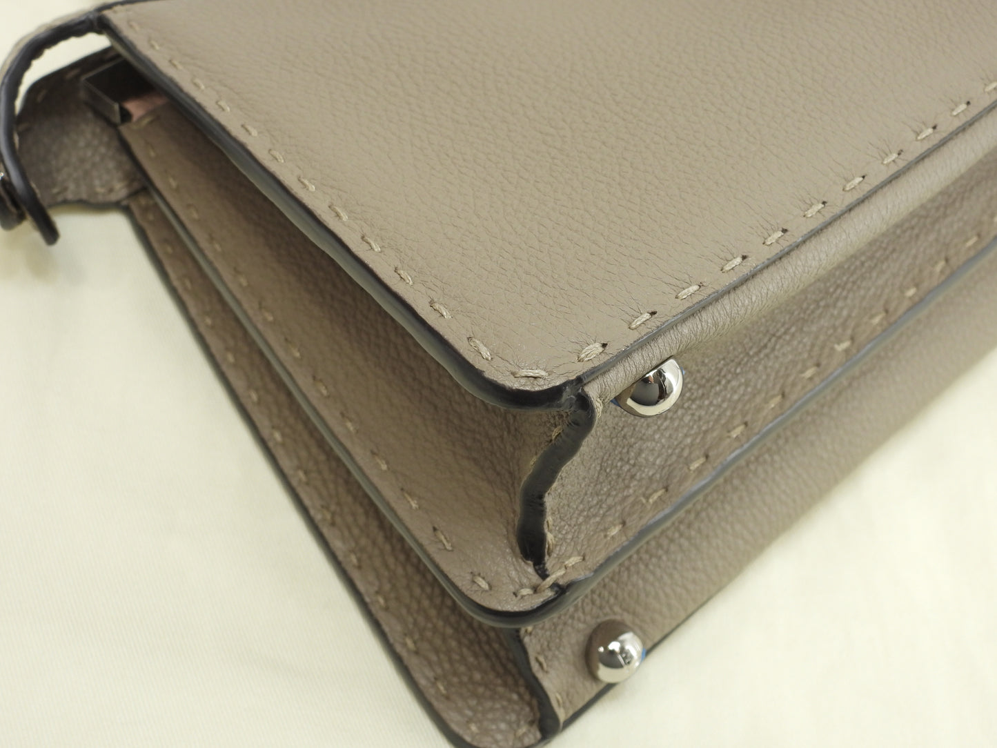 フェンディ ピーカブーミニ ISeeU セレリアレザー灰 ポシェット スモールハンドバッグ 新品同様@ 2