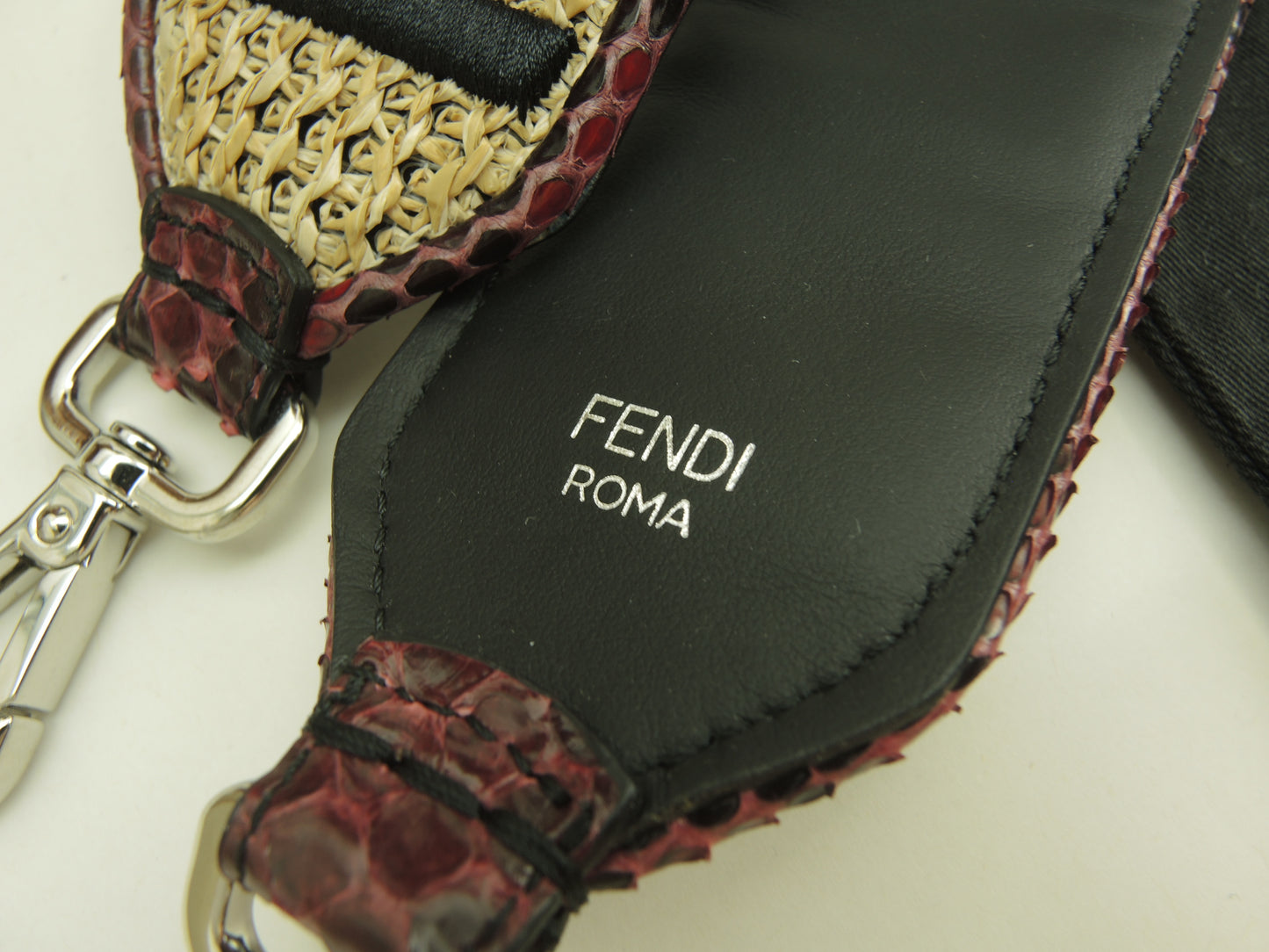 フェンディ ロングショルダーストラップ FFモチーフ ボルドー黒ベージュ 斜め掛用@ 23